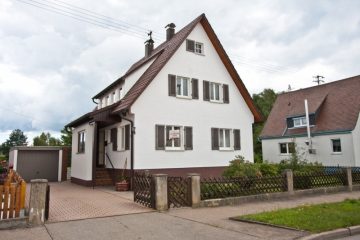 Oma’s Häuschen sucht nette Familie, 75394 Oberreichenbach, Einfamilienhaus