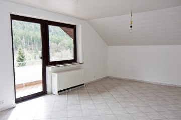 Kleine Wohnung komplett renoviert, 75378 Bad Liebenzell, Dachgeschosswohnung